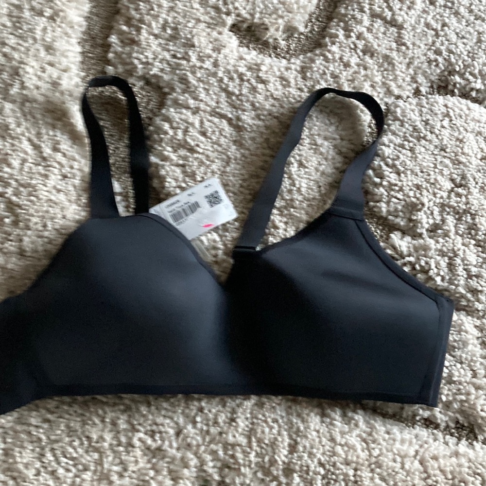 Lululemon Hold True bra 36A black NEW